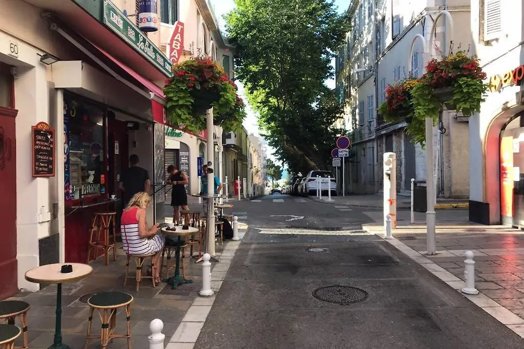 La Petite Oasis, Newly Renovated Apartment Toulon